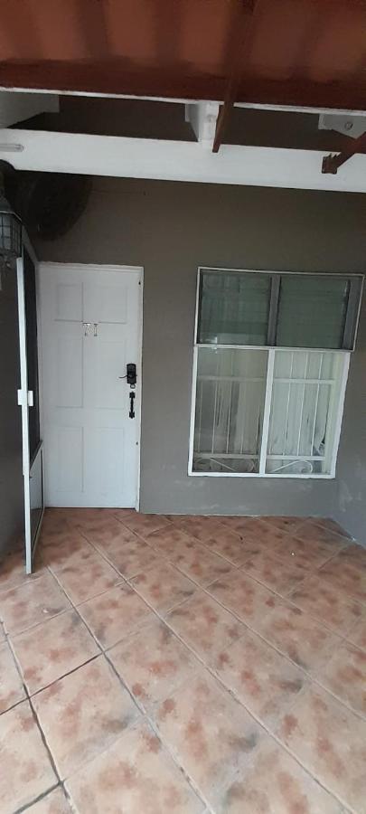 Casa Mora * Jaco